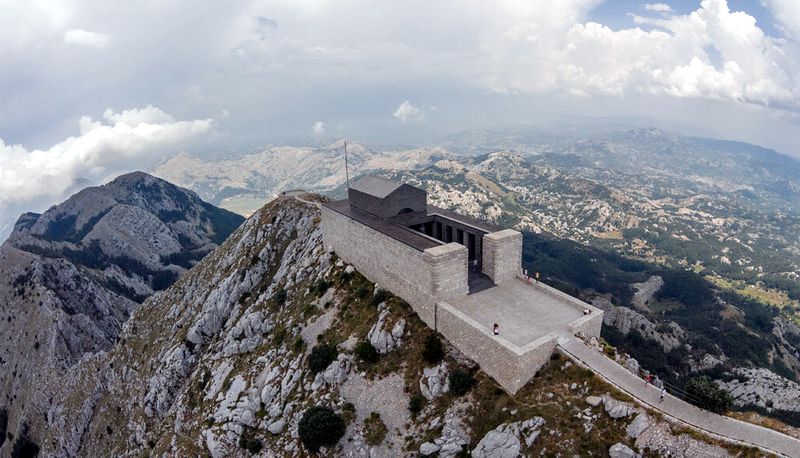 10 lovcen